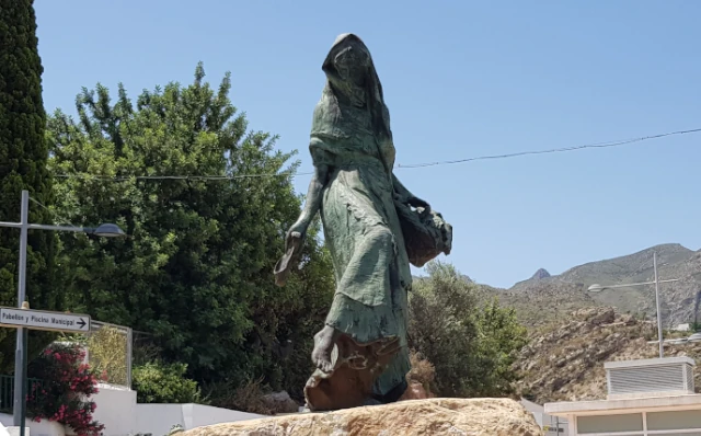 Estatua de la mojaquera