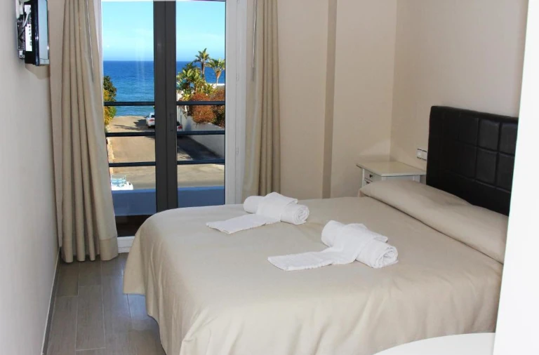 General view of the room towards the beach